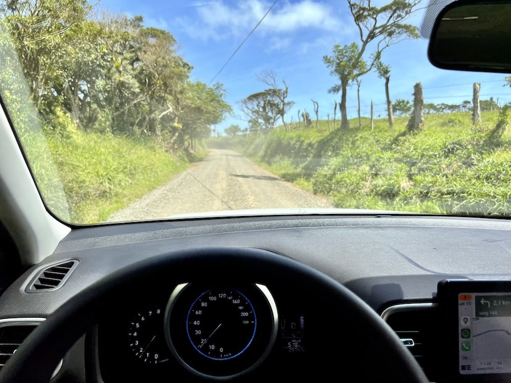 De weg tussen La Fortuna en Monteverde met de auto